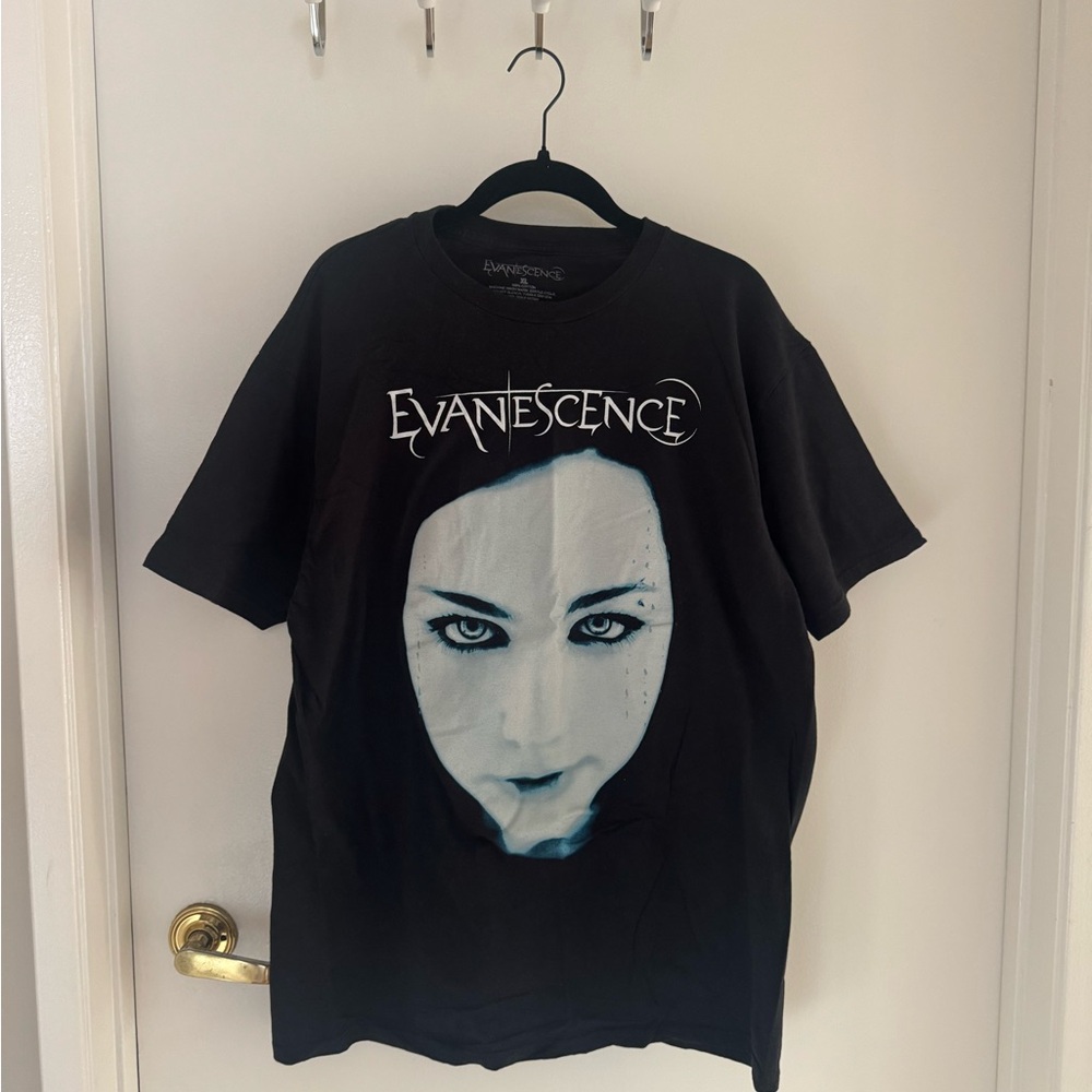Hot Topic Black Evanescence Short Sleeve Tee